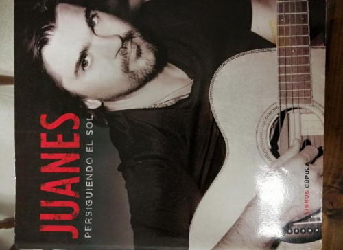 Portada del libro de JUANES, PERSIGUIENDO EL SOL.