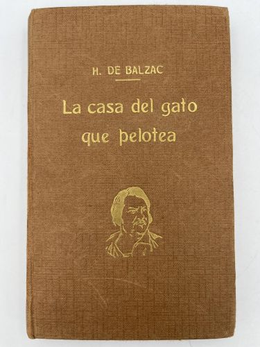 Book cover from La casa del gato que pelotea