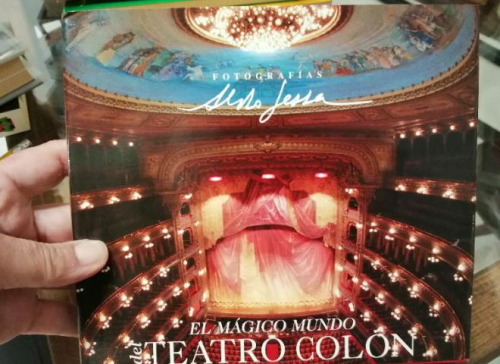 Book cover from EL MÁGICO MUNDO DEL TEATRO COLÓN.