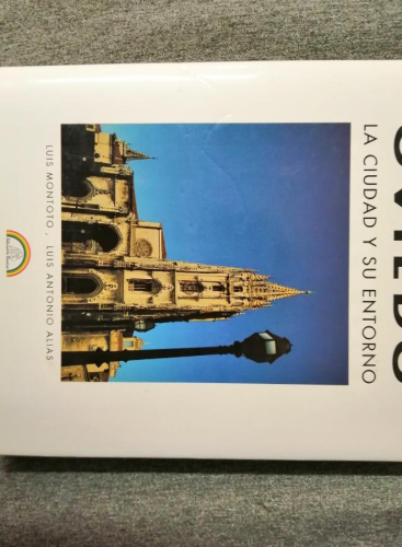 Book cover from Oviedo. La ciudad y su entorno. Luis Montoto. Luis Antonio Alias