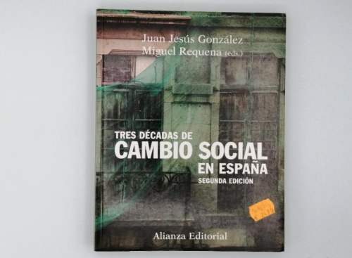Portada del libro de TRES DÉCADAS DE CAMBIO SOCIAL EN ESPAÑA.