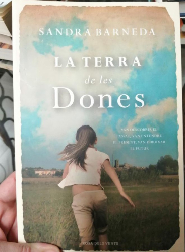 Book cover from LA TERRA DE LES DONES