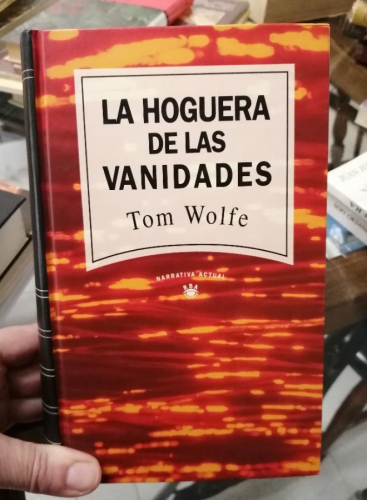 Portada del libro de LA HOGUERA DE LAS VANIDADES