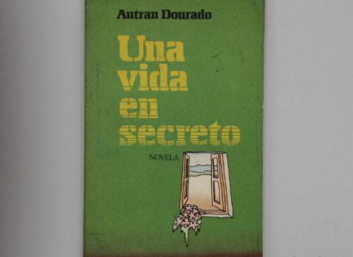 Portada del libro de UNA VIDA EN SECRETO