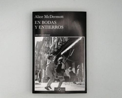 Portada del libro de EN BODAS Y ENTIERROS