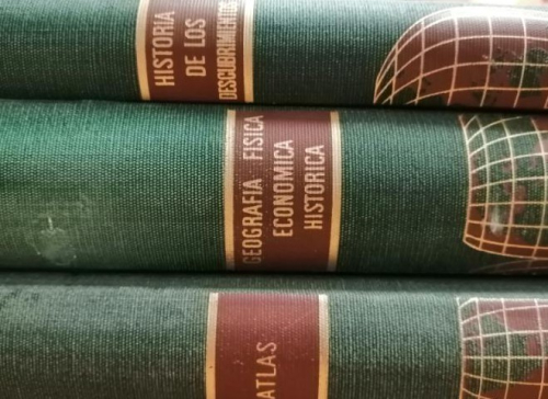 Portada del libro de La tierra y sus mundos. Salvat. Tres tomos.