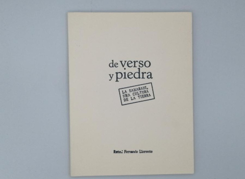 Portada del libro de DE VERSO Y PIEDRA. LA SAHARAUI, UNA CULTURA DE LA TIERRA